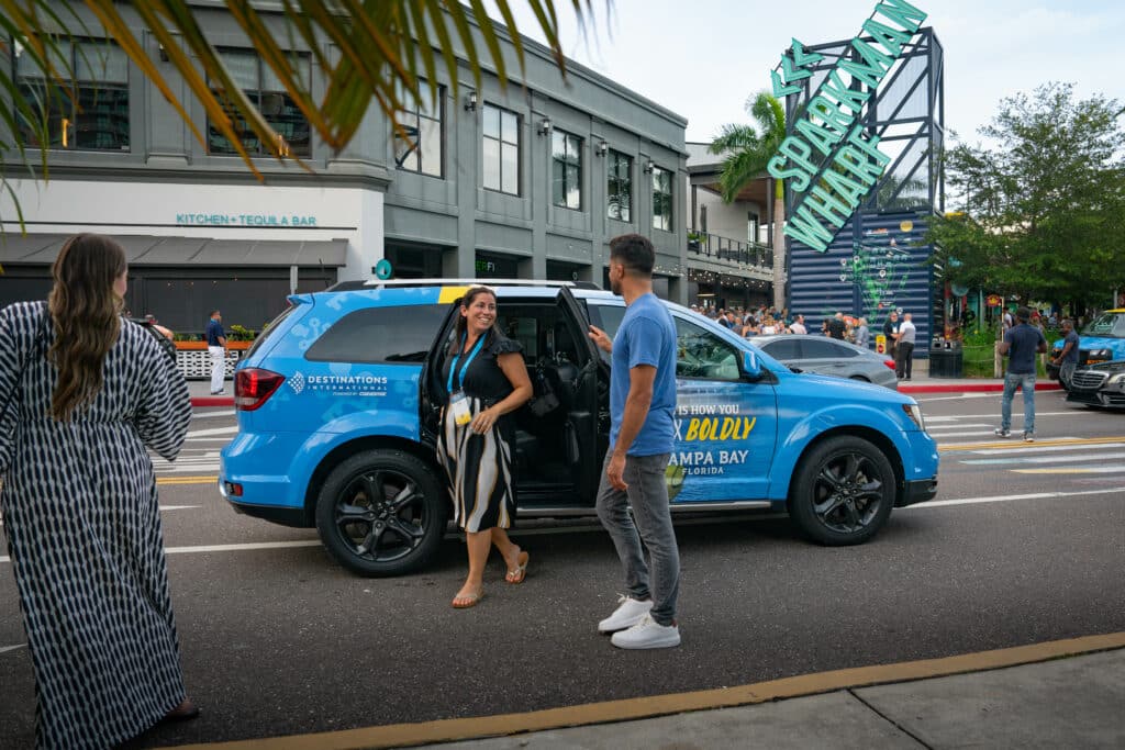 A Destinations International attendee gets a ride in one of Carvertise’s Visit Tampa Bay 
Branded Chauffeur vehicles.
