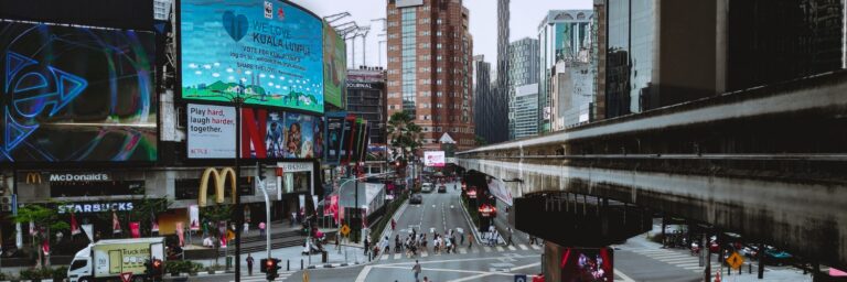 Reaching Commuters with Chicago Highway Billboards and Mobile Billboard Vehicles